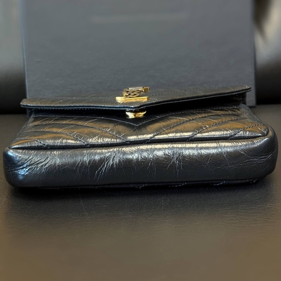 YSL SAINT LAURENT COLLEGE MINI CHAIN BAG IN SHINY CRACKLED LEATHER BLACK - Picture 9 of 16